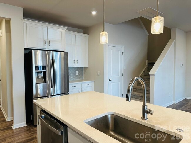 Building Photo - 5851 Strathmore Ct