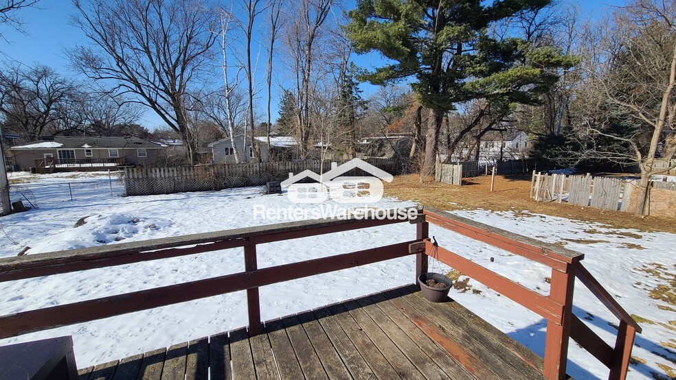 Building Photo - 525 Birch St