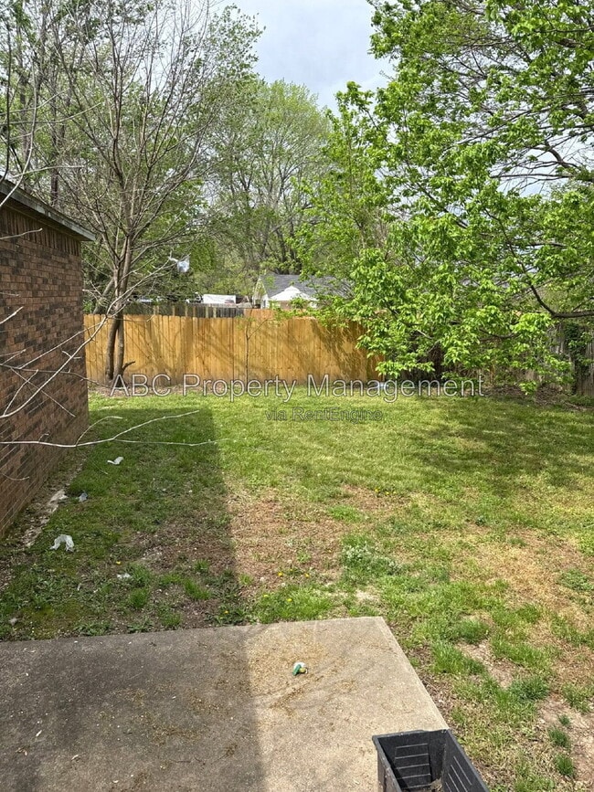 Building Photo - 306 E Thurman St