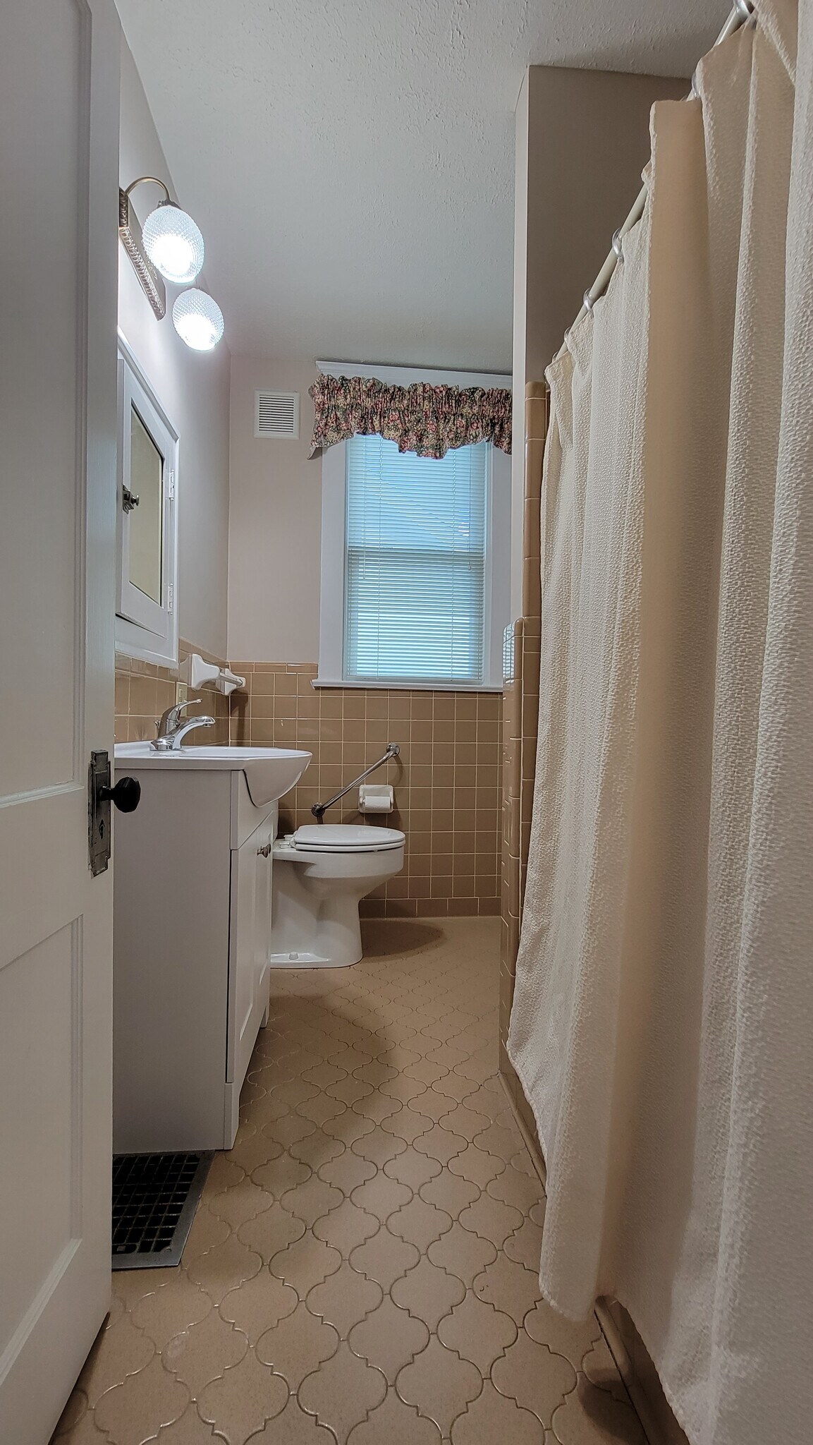 Building Photo - 3812 Taylorsville Rd