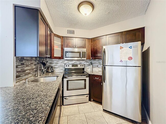Building Photo - 3944 Atrium Dr