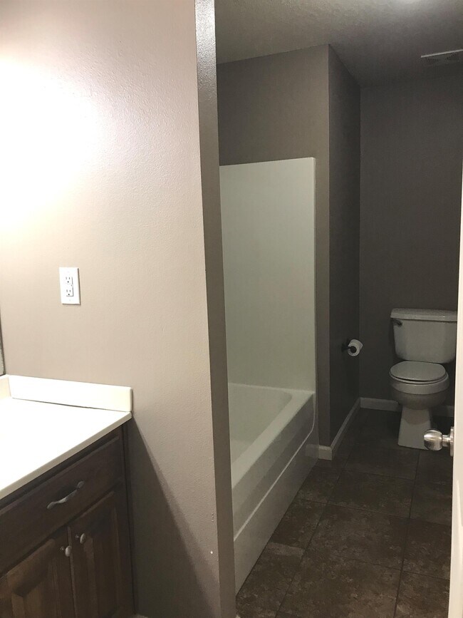 Building Photo - 1405 S 12th St