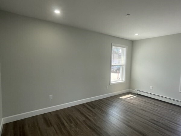Building Photo - 129 Pleasant St