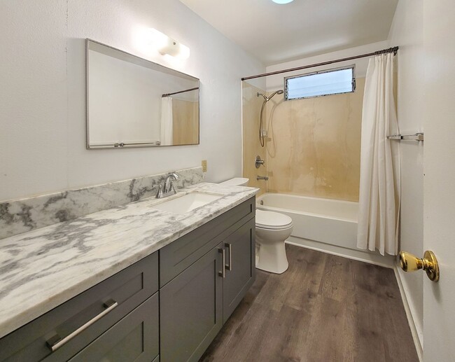 Building Photo - 3BR / 2Bath / 3Pkg - Home in Aiea!