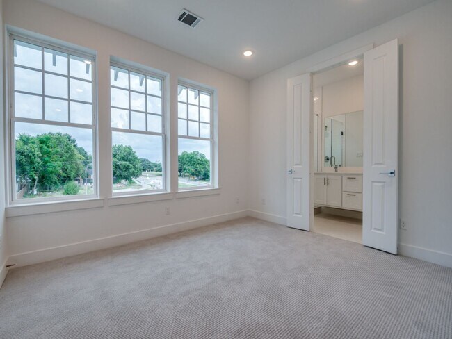 Building Photo - Welcome to a beautiful Craftsman-style end...