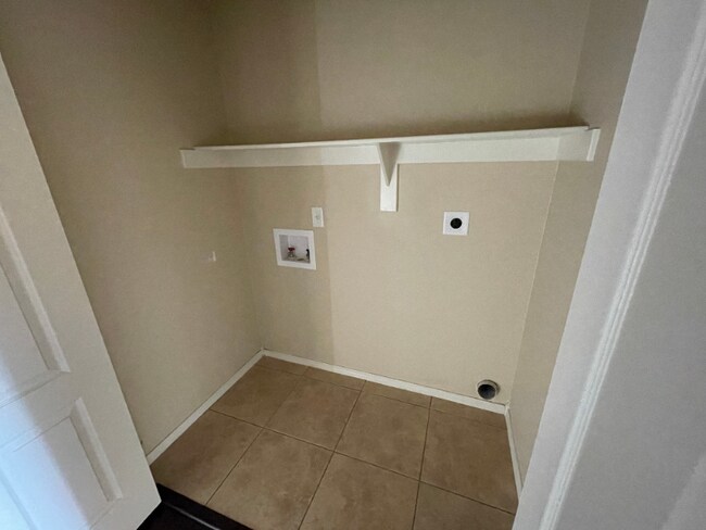 Building Photo - 5808 Montevista Dr