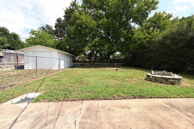 Building Photo - 2110 Westover Rd
