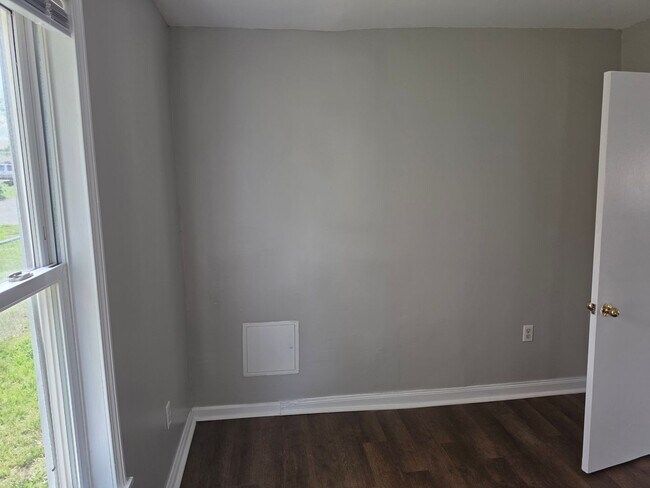 Building Photo - 2 Bedroom 1 Bath House in Southwest Roanoke
