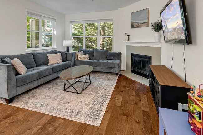 Building Photo - 3 Bed/ 2.75 Bath Townhome in Lynwood