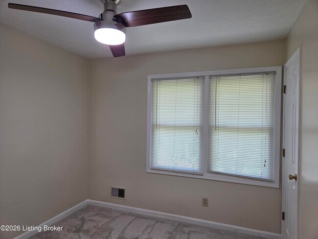 Building Photo - 4204 Holly Tree Dr