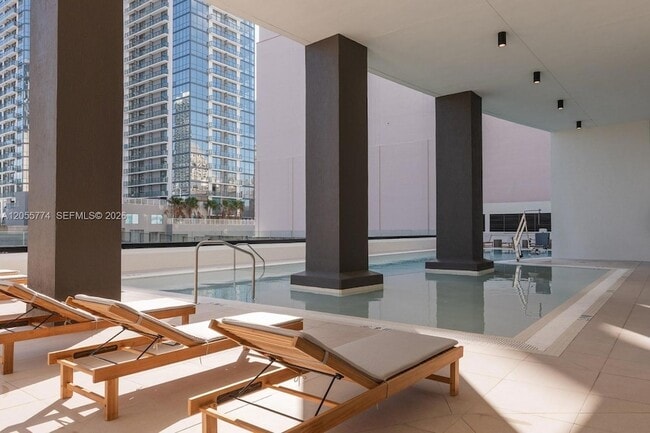 Building Photo - 225 N Miami Ave