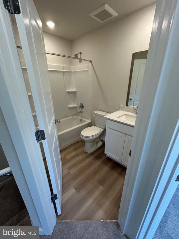 Building Photo - 28 Barnes Wy