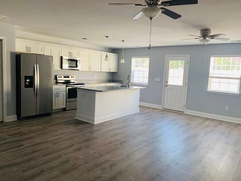 Building Photo - 609 37th Ave N