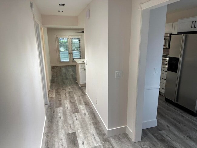 Building Photo - 10300 Hidden Springs Ct