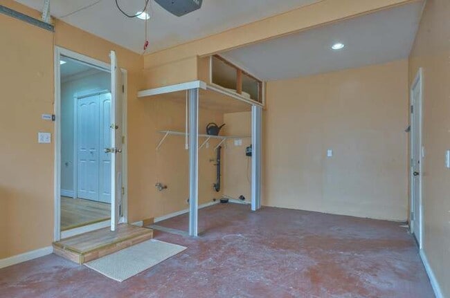 Building Photo - 1209 Darwin St