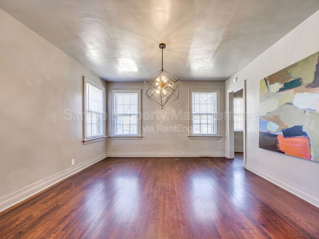 Building Photo - 816 NE 20th St