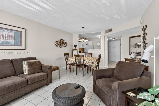 Building Photo - 1817 S Ocean Dr