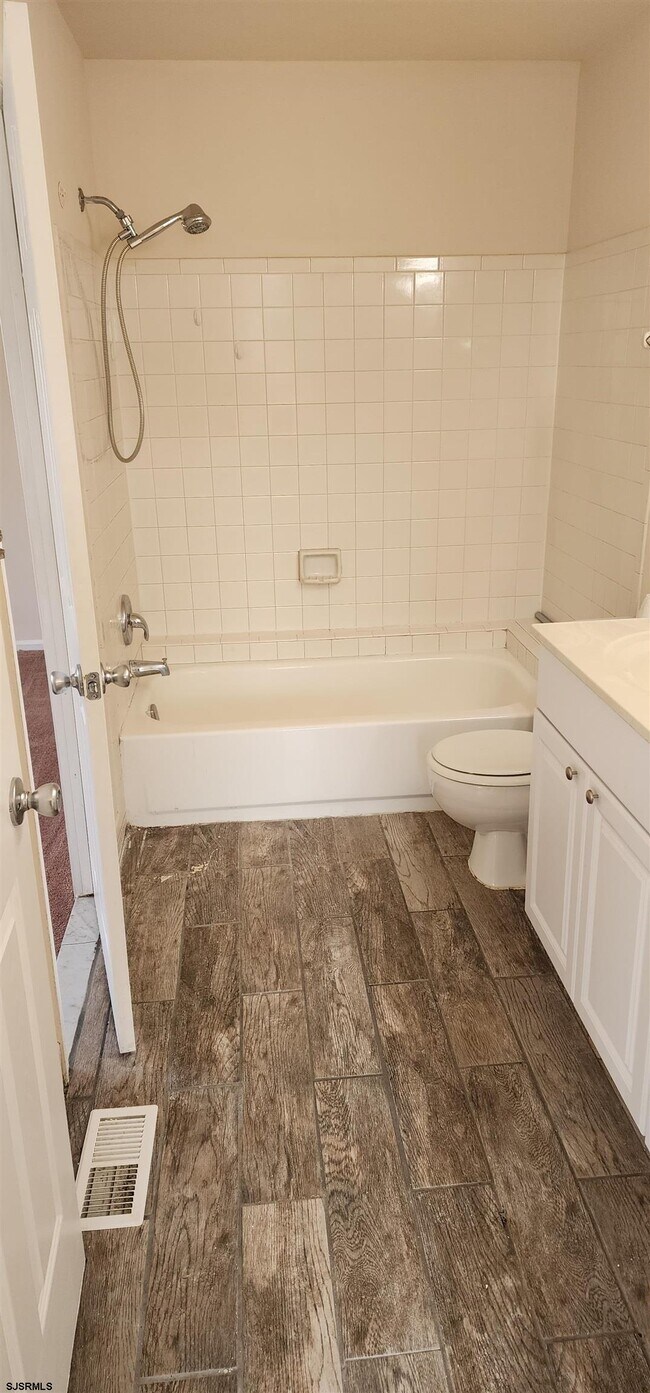 Building Photo - 4950 Rosebay Pl