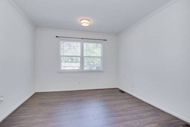 Building Photo - Southern Charm Brick Ranch Home