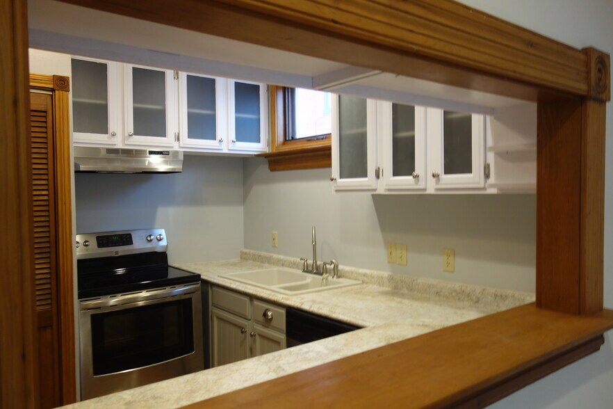 Newly updated kitchen with stainless appliances. - 216 Kentucky