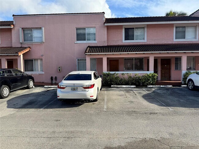 Building Photo - 8025 Lake Dr