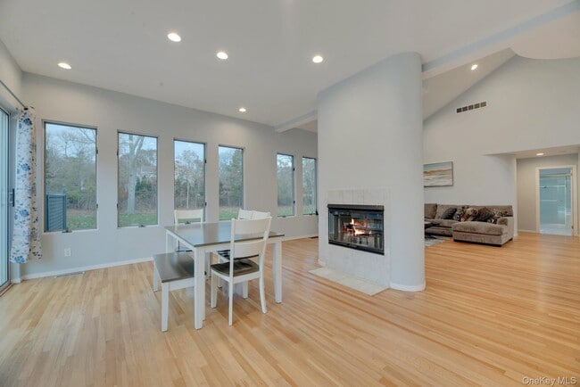 Building Photo - 35 Bay Ave W