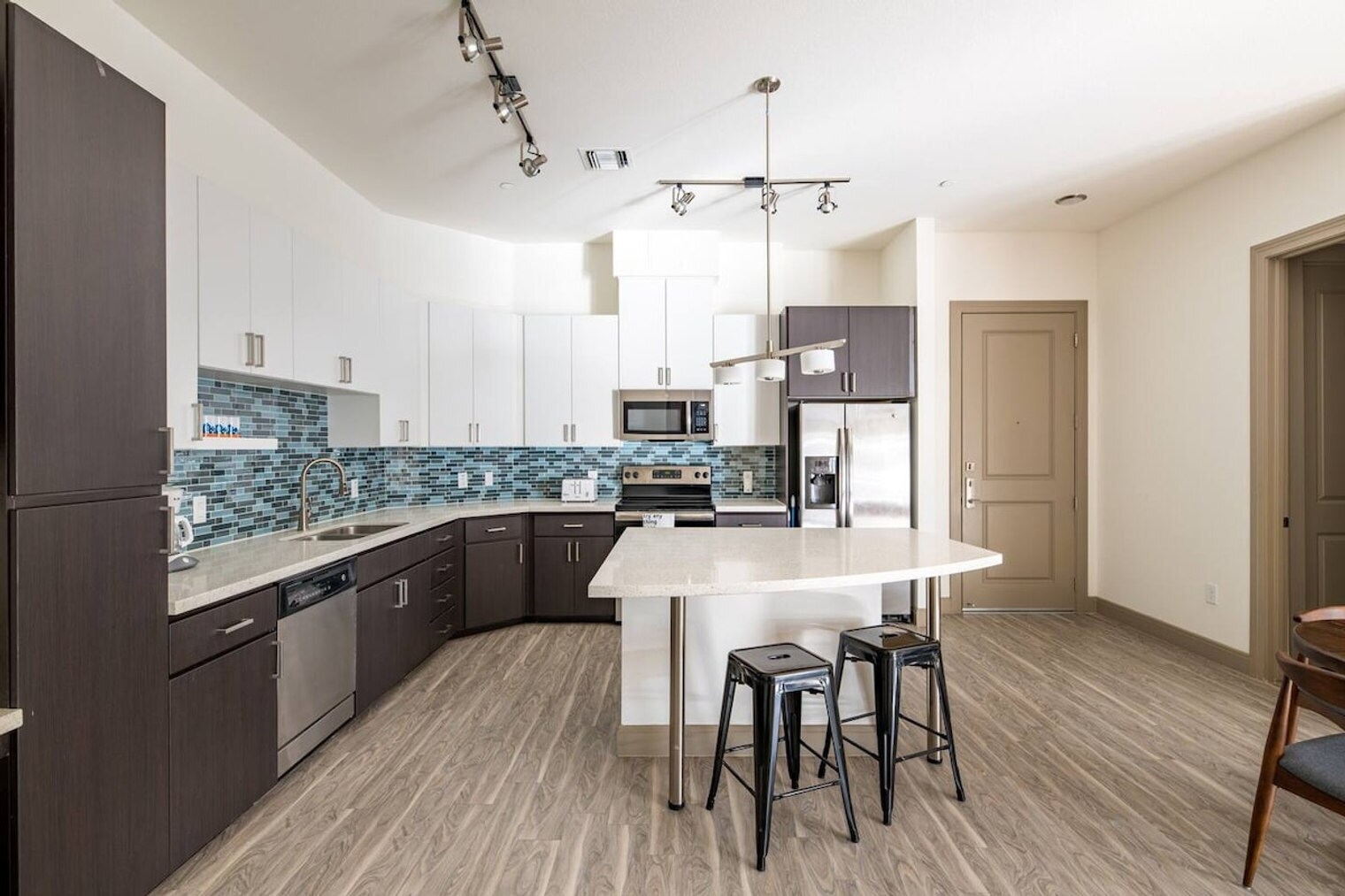 Building Photo - 555 N College Ave