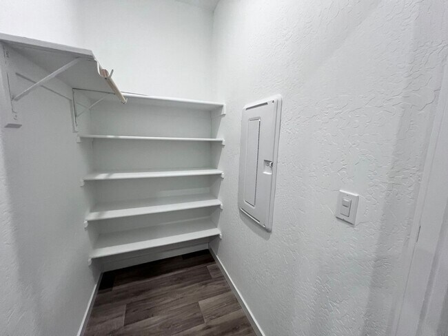 Building Photo - $2,595 Fowler & Dakota, 4 Bedroom 2 Bathro...