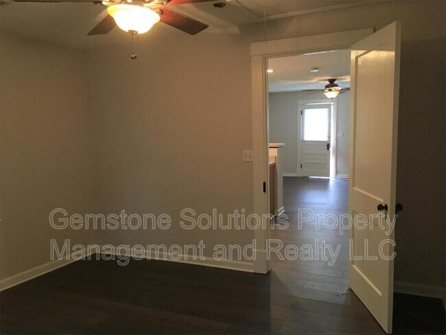 Building Photo - 403 Granbury St