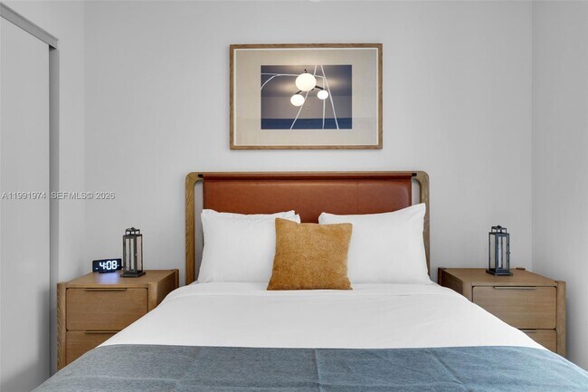 Building Photo - 11 NE 6th St