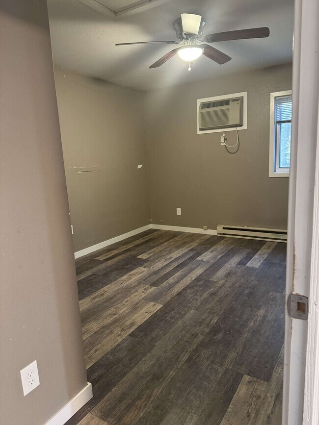 Building Photo - 1641 Broadway N