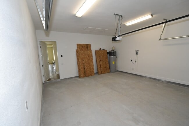 Building Photo - 12120 Lyndell Plantation Dr