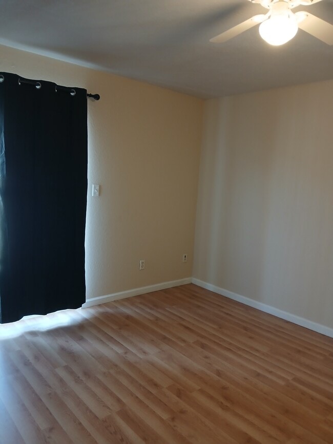 Building Photo - 510 S Poplar St