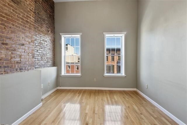 Building Photo - 86 Monroe St
