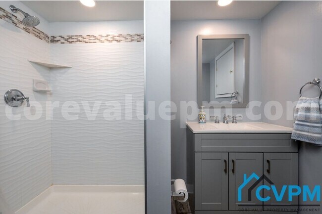 Building Photo - 1009 Howard Grove Ct