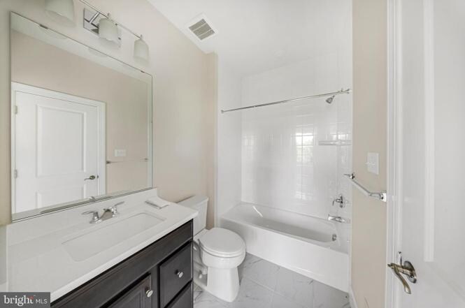 Building Photo - 3525 Carnaby St