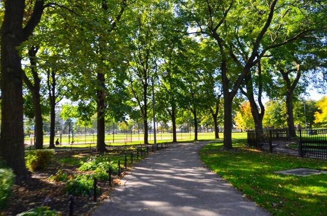 Building Photo - 3204 S Emerald Ave