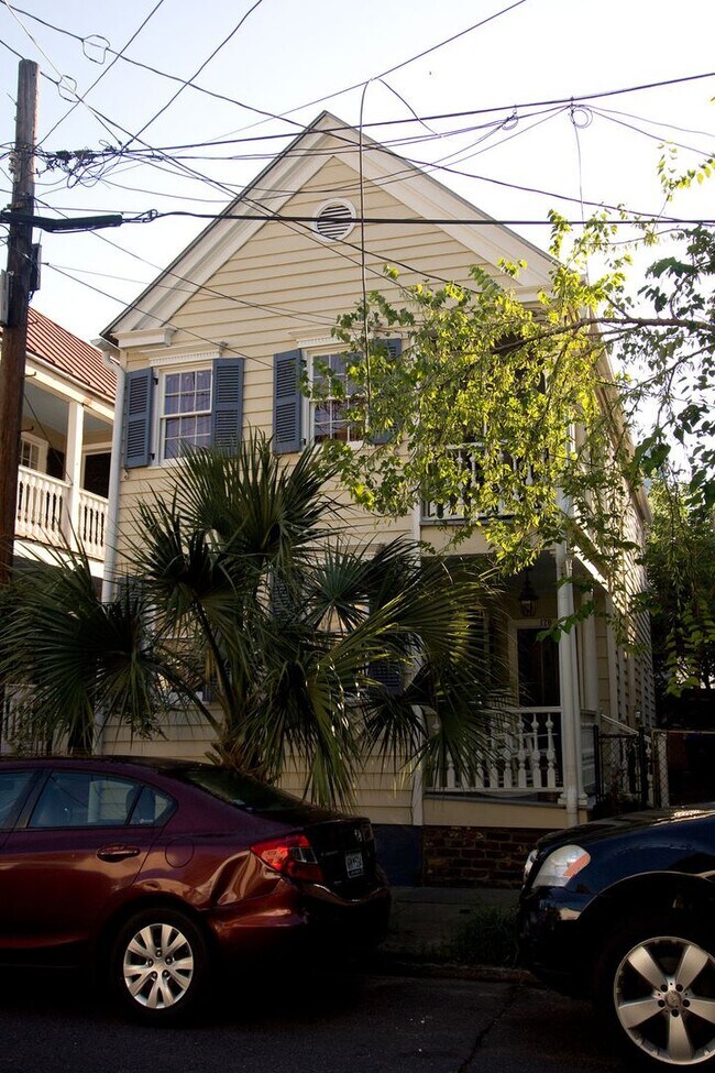 Building Photo - Available 3/1. Beautiful 2BR/2BA available in Elliottborough! Landscaping included!