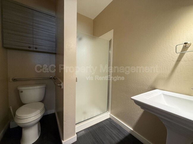 Building Photo - 617 Water St