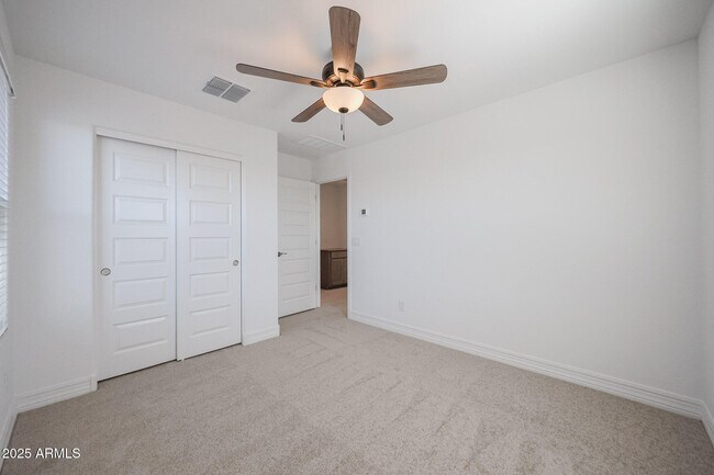 Building Photo - 14768 W Cottontail Ln