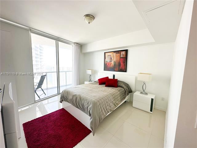 Building Photo - 495 Brickell Ave