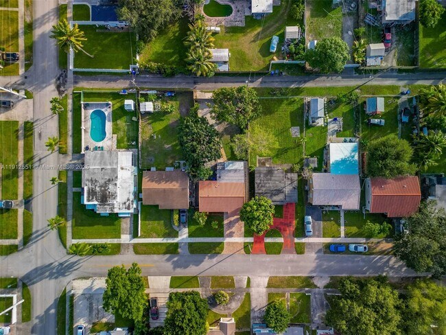 Building Photo - 2410 Coolidge St