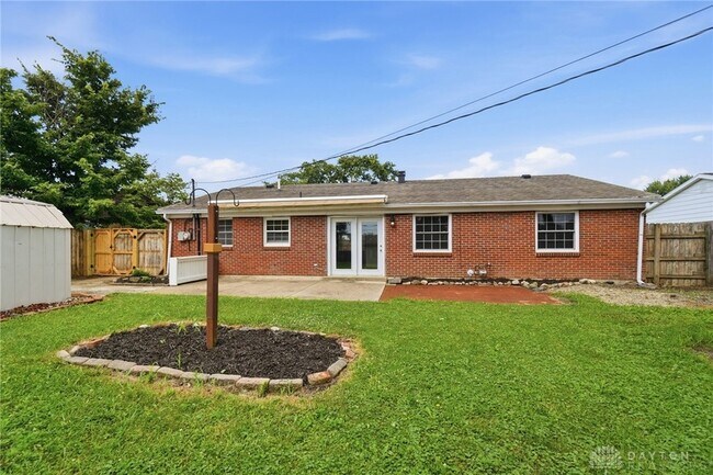 Building Photo - 27 Laurelgrove Dr