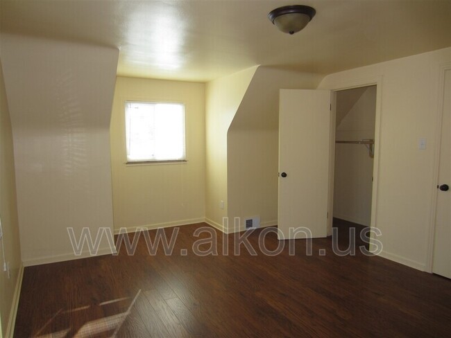 Building Photo - 621 Brierly Ln