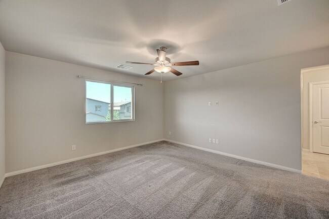 Building Photo - Spacious 4 Bedroom Home!