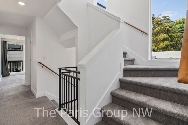 Building Photo - Modern 2BR Columbia City/Hillman City Town...
