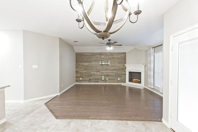Building Photo - 1713 Cattleman St