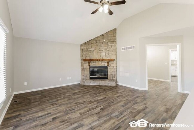 Building Photo - 3 Bed 2 Bath Home Available NOW!