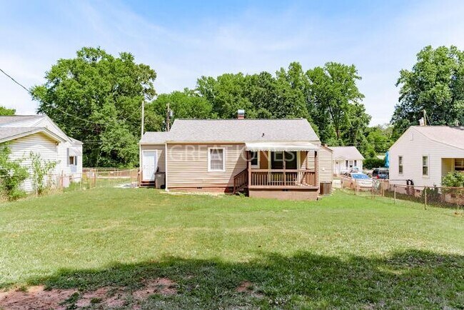 Building Photo - Charming 2 Bedroom in Greenville!