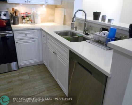 Building Photo - 520 SE 5th Ave